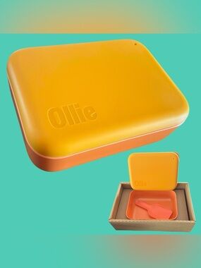 BNIB Ollie Puptainer Food Storage Container w/Scoop 7.98"L X 6"W Silicone